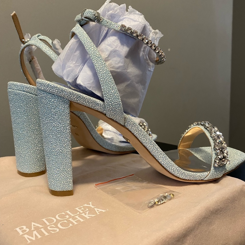 Badgley Mischka Cinderella Blue Jeweled Special Occasion heels SIZE 9 1/2
